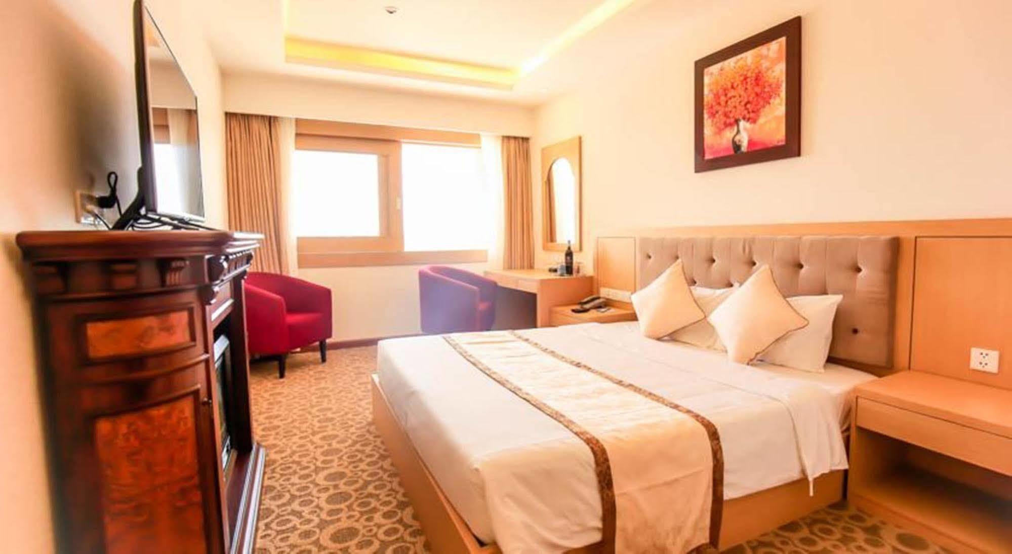 Bavico Plaza Hotel Далат Экстерьер фото